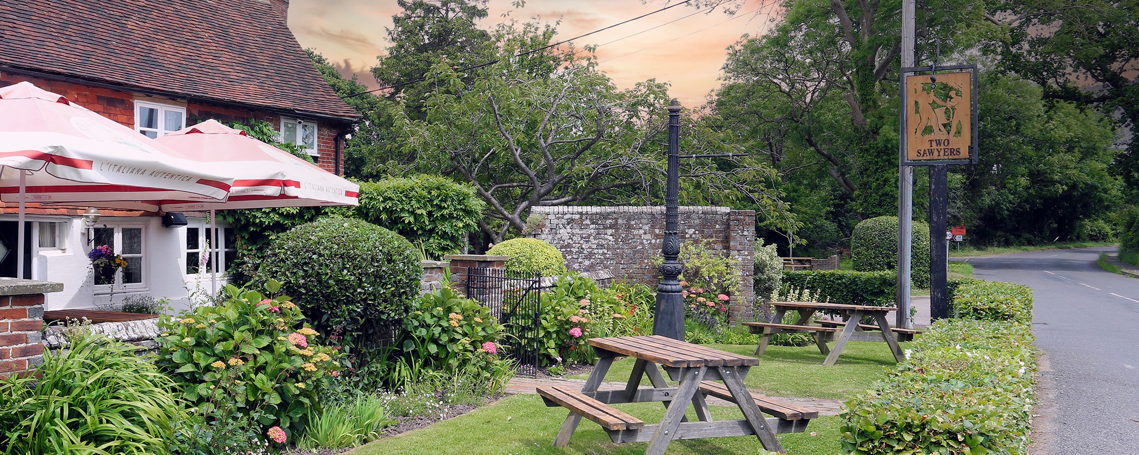 Front And Rear Pub Garden - Our lovely pub garden is a pleasure to enjoy in the sunny weather